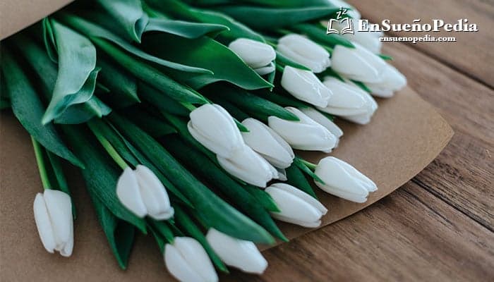 Betekenis van droom oor wit blomme