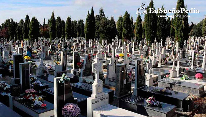 significado-de-sonar-con-cementerio