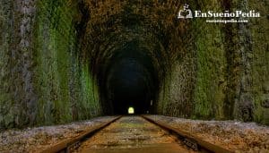 significado-sonar-con-tunel-de-tren